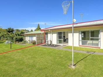 GREAT STARTER IN FAB LOCATION