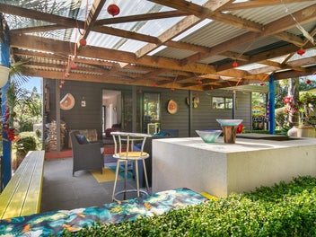 Tropical Garden Hideaway