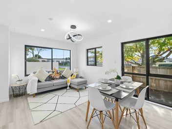 FREEHOLD AND FREESTANDING- 4 BEDDY WITH 4 BATHS