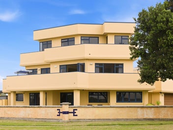 Exceptional views, flexibility and opportunity