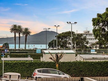 Sea Views, Sun, Short Flat Walk To Village & Beach