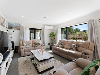 Spacious Family Home in Quiet Glen Eden