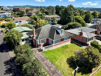 CORNER BRICK GOLDMINE – LAND BANK