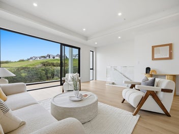 Bright, Spacious & Free-Standing