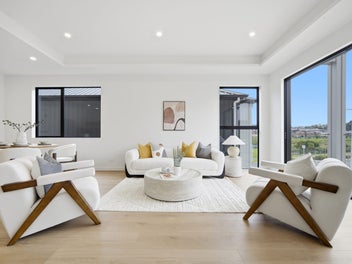 Bright, Spacious & Free-Standing