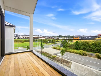 Bright, Spacious & Free-Standing