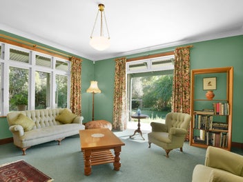 Character replica English bungalow