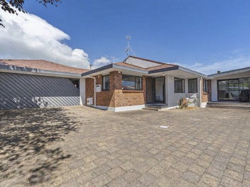 LOCK-UP, LEAVE & LOVE THE LOCATION