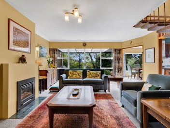 Charming Townhouse With Retro Vibes.