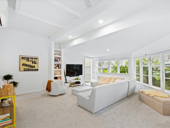 Charm, Privacy & Easy Family Living