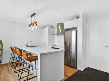 Sun-Soaked Living in the Heart of Paerata Rise