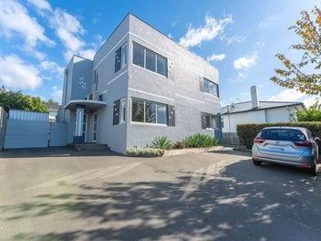 Central Living by the Sea