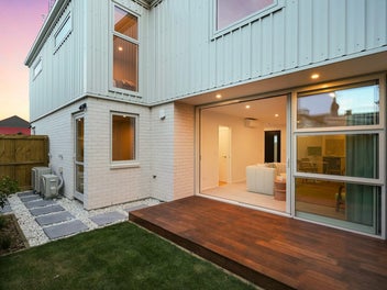 900m to Te Kaha Stadium with garages!