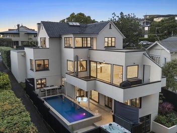 Sun, Space, Views & Flexibility!