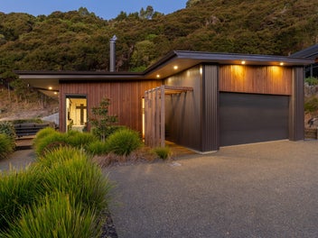Motivated Vendors, Exceptional Home