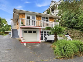 Solid Living, Beachside Location