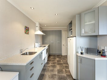 Double Glazed, Tidy Unit, Close to the CBD!