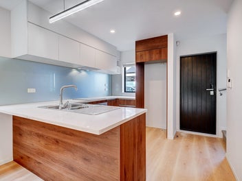 Corner Home- spacious & affordable !