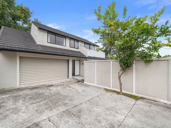 Priced to urgently sell - vendor relocated!