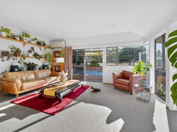 Views, sun, space - The complete Richmond package