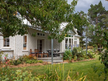 Expansive Ida Valley Homestead