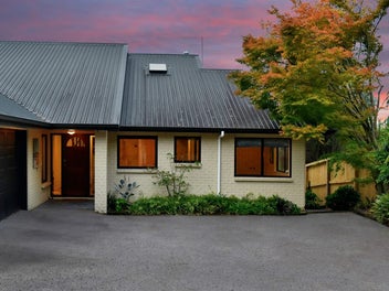 Your Own Nature Retreat - Nearly 2ha in the City!