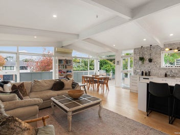 Family home and separate flat on 637 m2