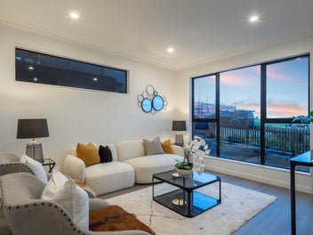 Wake Up to the Coast - Vendor Says Sell