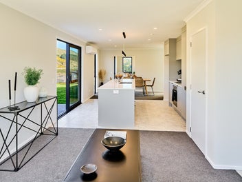 Modern Living with Space, Sun & Views