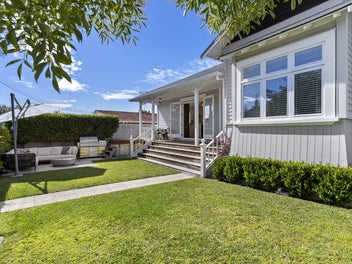 Stunning Renovated Villa on Freehold Title