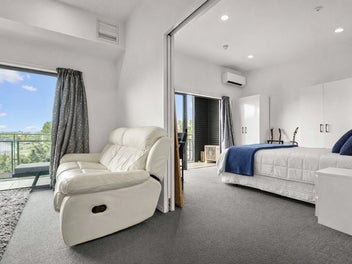 Top floor living, this is it!