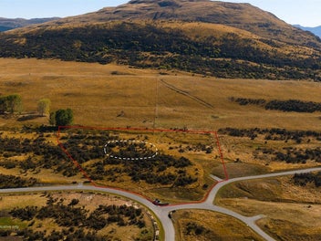 Prestigious elevated landholding at Jack’s Point