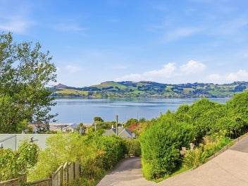 Elevated living with harbour and peninsula views