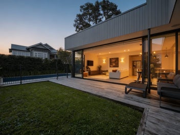 Walk to Mt Eden Village!