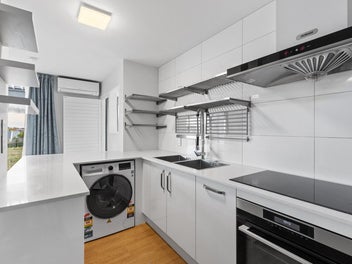 Sunny, Stylish & Super Central