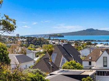 Convenient Living with Stunning Sea Views