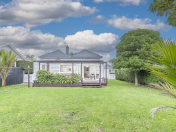 Character - North Facing - Amazing Backyard!