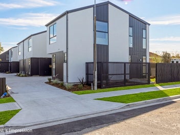 Contemporary Homes Offering Sun & Easy Living