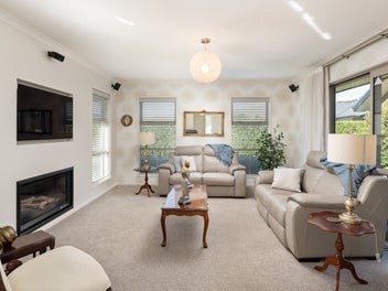 Vendor downsizing, leaving quality ex-show home