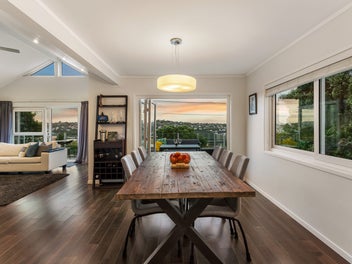 FREEHOLD. SEAVIEWS. RANGI ZONE. HURRY!