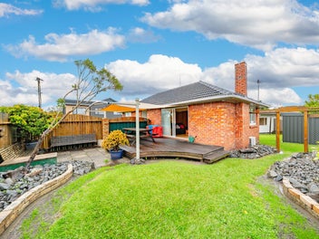 Set Sale Date closes 14 May! 2 x houses on 855m2