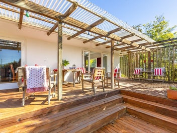 Acerage, Shedding, House on Edge of Town