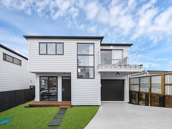 Freehold Freestanding Home in Quiet Cul-de-Sac