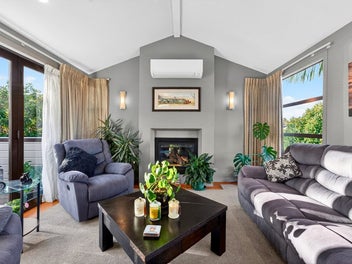 STUNNING VIEWS, STYLE, & SPACE!