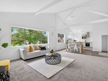 Coastal Living At Its Best!