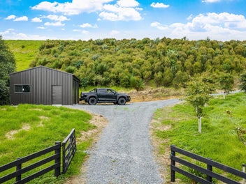 Elevated lifestyle living in Whangaripo Valley
