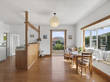 Timeless Character, Central Location!