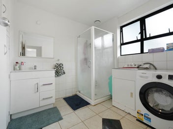 Dual Income – 809sqm of Mt Wellington Gold