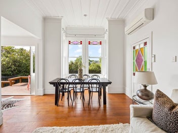 CHARACTER CHARM WITH LAYOUT OPTIONS