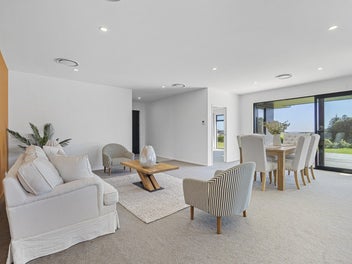 MODERN OAKURA LIFESTYLE WITH CONVENIENCE